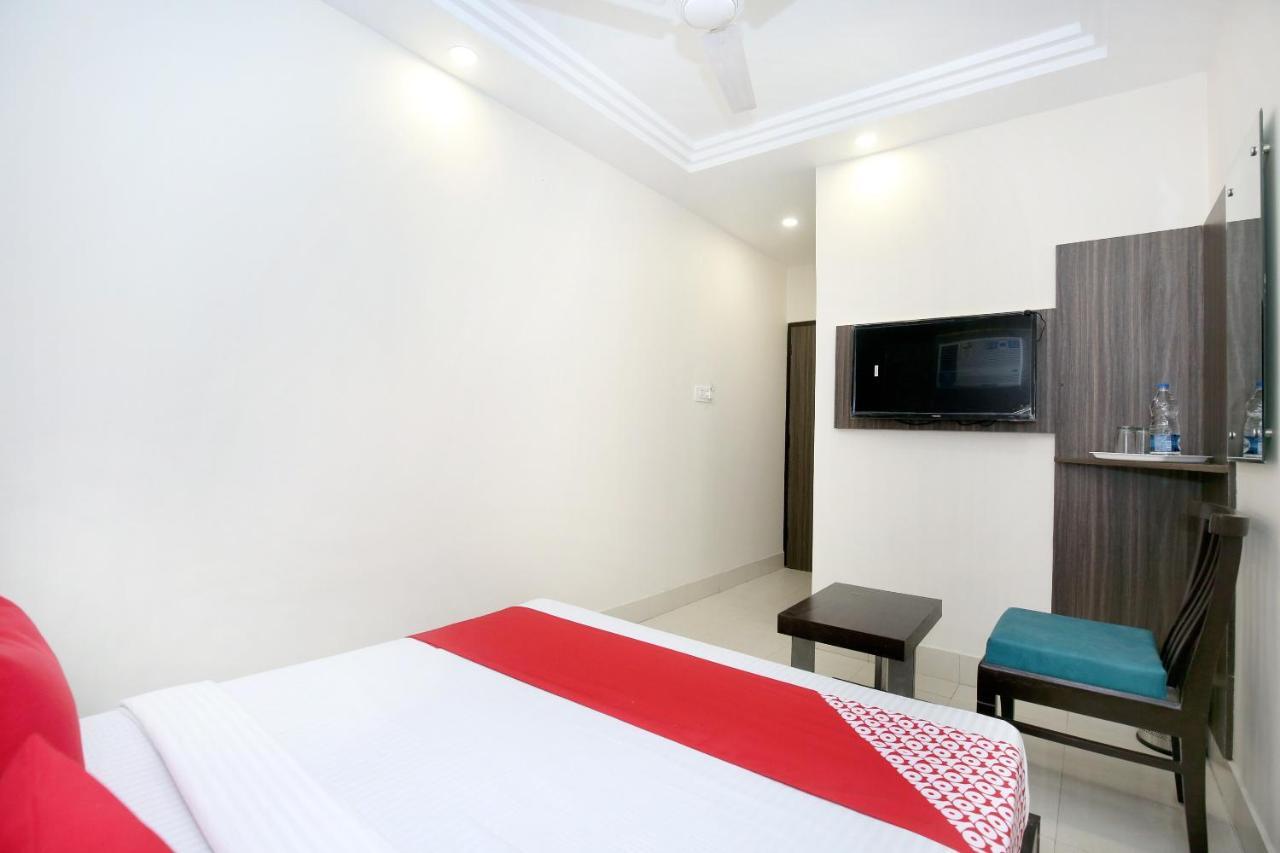 Oyo 12354 Hotel Sangreela Amritsar Exterior foto