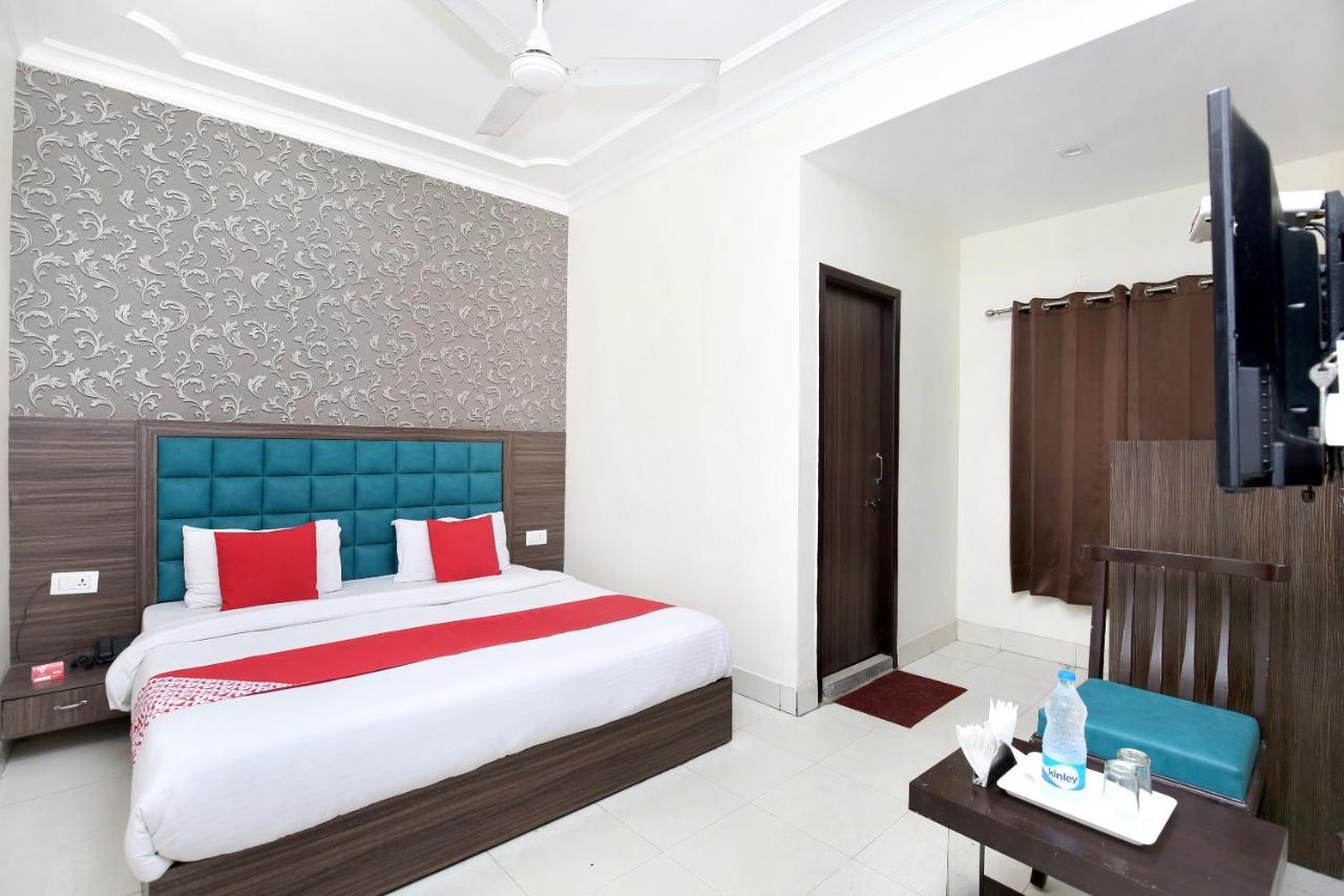 Oyo 12354 Hotel Sangreela Amritsar Exterior foto