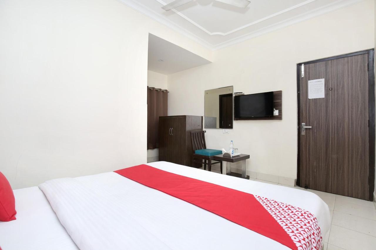 Oyo 12354 Hotel Sangreela Amritsar Exterior foto