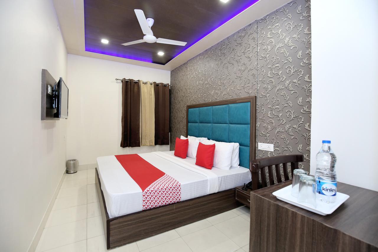 Oyo 12354 Hotel Sangreela Amritsar Exterior foto