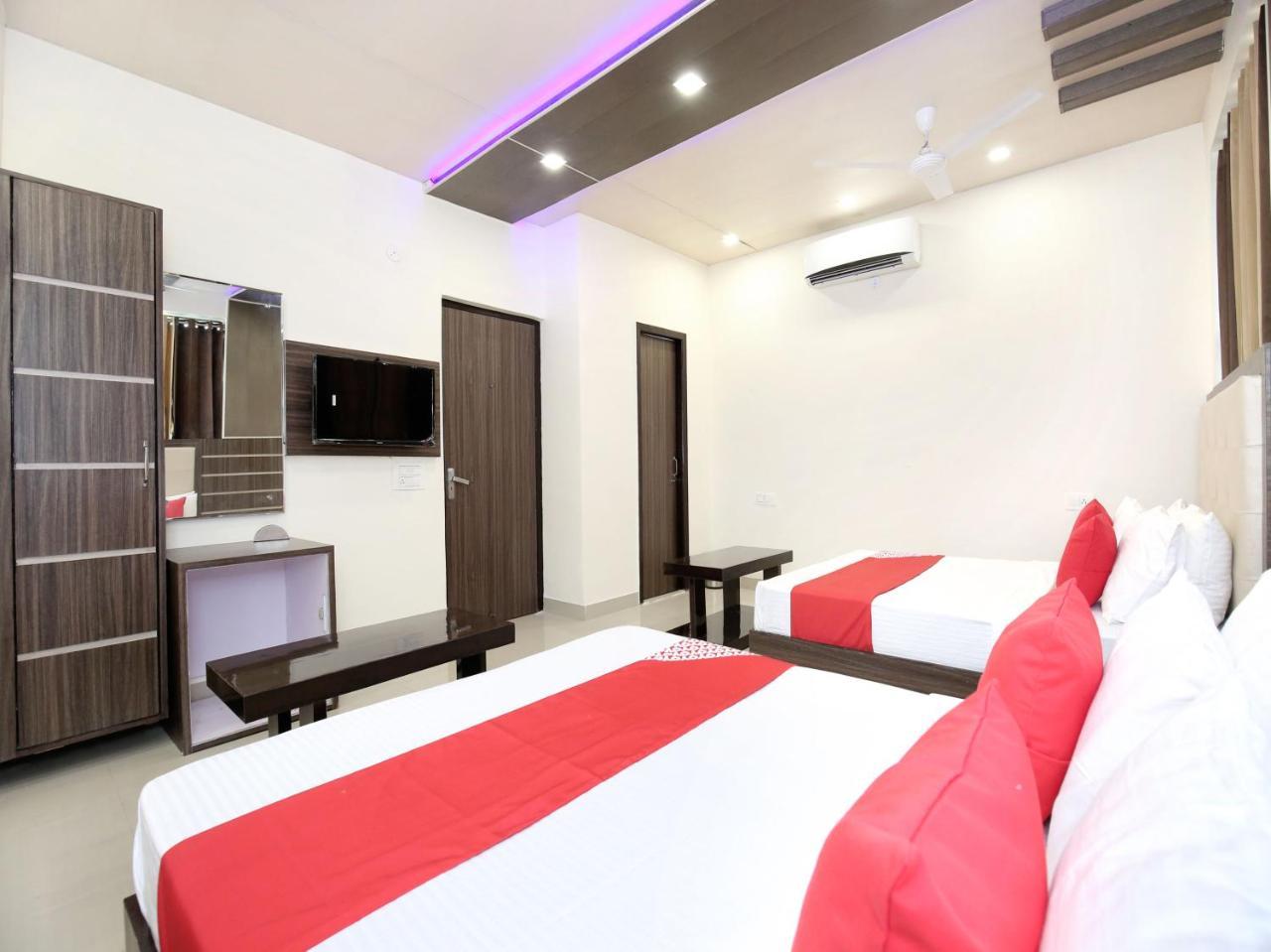 Oyo 12354 Hotel Sangreela Amritsar Exterior foto